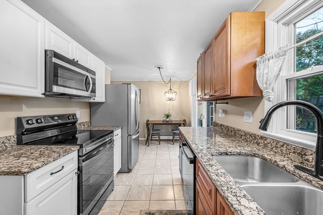 62 Ludlow Rd, South Hadley, MA 01075