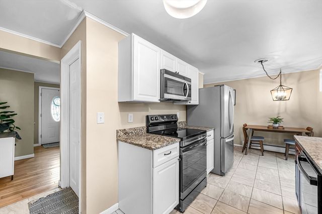 62 Ludlow Rd, South Hadley, MA 01075