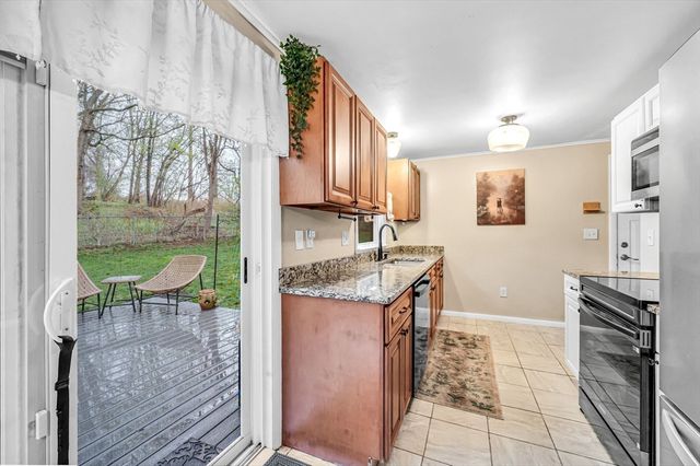 62 Ludlow Rd, South Hadley, MA 01075