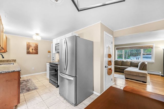 62 Ludlow Rd, South Hadley, MA 01075