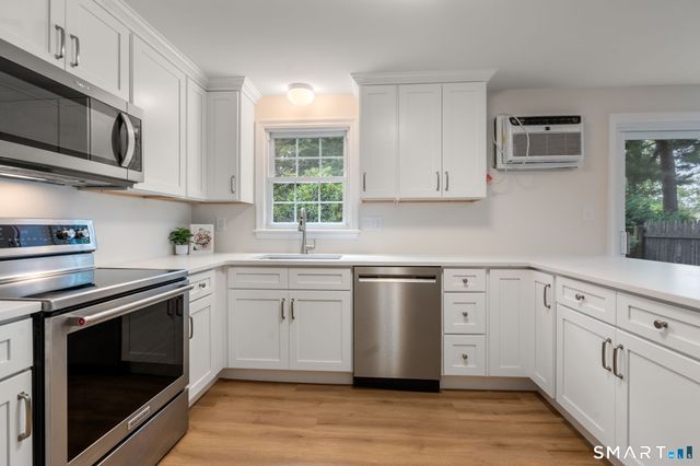 48 Brandywine Lane 48, Suffield, CT 06078