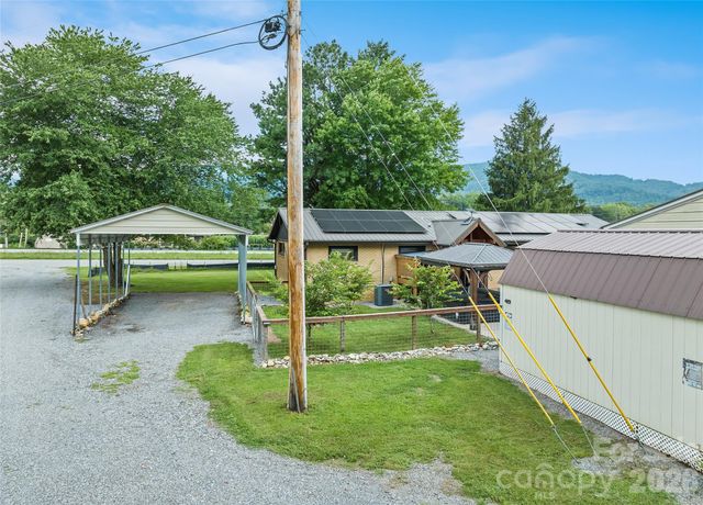 2906 Jonathan Creek Road, Waynesville, NC 28785