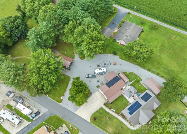 2906 Jonathan Creek Road, Waynesville, NC 28785
