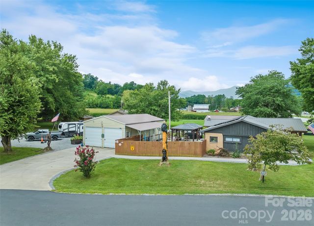 2906 Jonathan Creek Road, Waynesville, NC 28785