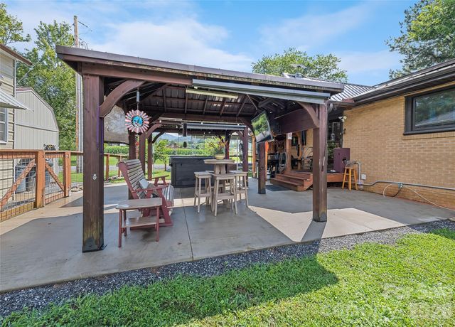 2906 Jonathan Creek Road, Waynesville, NC 28785