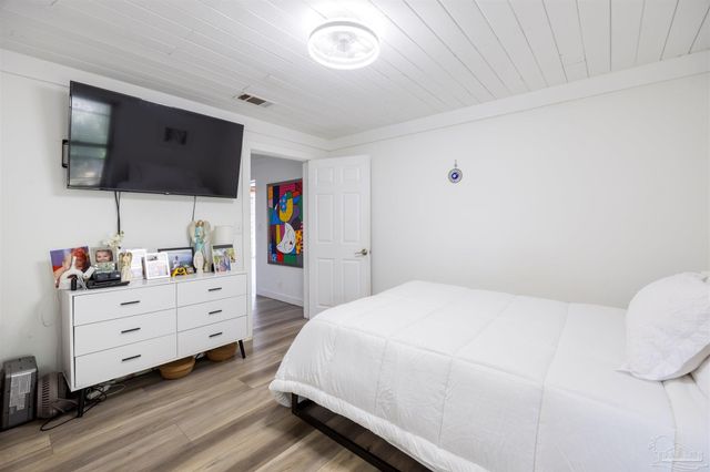 2221 Club House Dr, Lillian, AL 36549