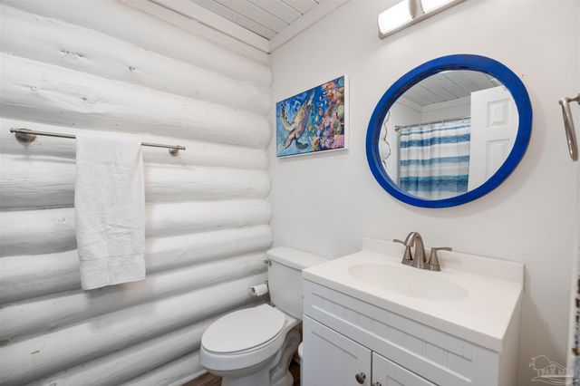 2221 Club House Dr, Lillian, AL 36549