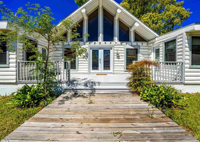 2221 Club House Dr, Lillian, AL 36549