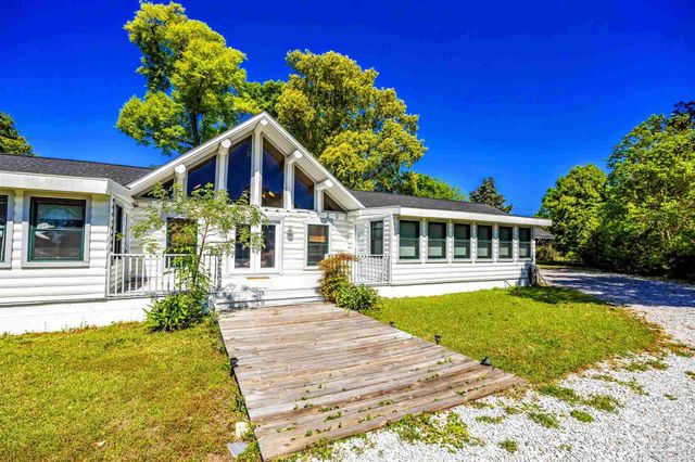 2221 Club House Dr, Lillian, AL 36549