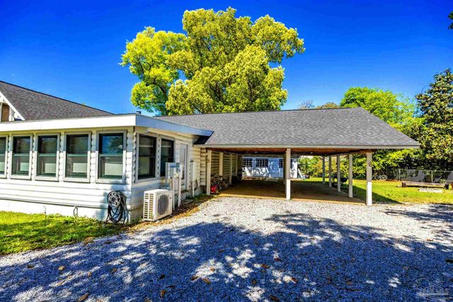 2221 Club House Dr, Lillian, AL 36549