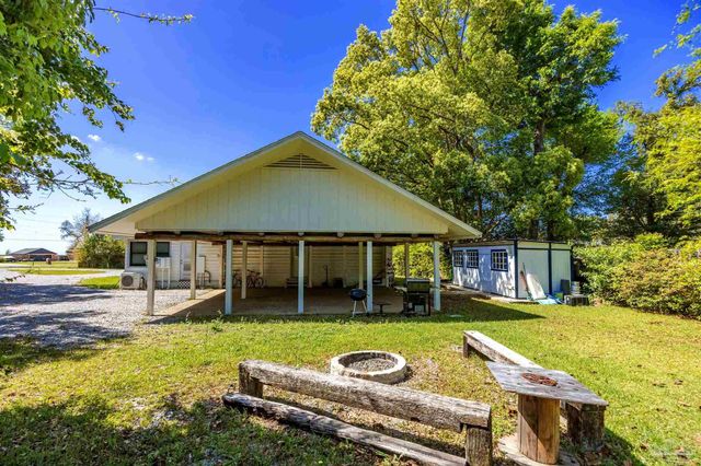2221 Club House Dr, Lillian, AL 36549