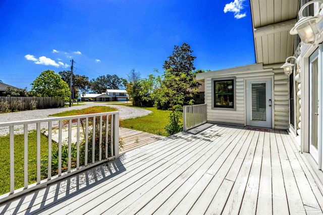 2221 Club House Dr, Lillian, AL 36549
