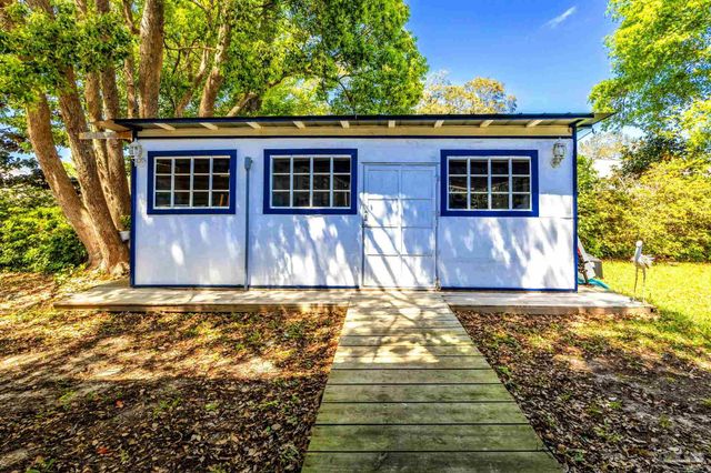 2221 Club House Dr, Lillian, AL 36549