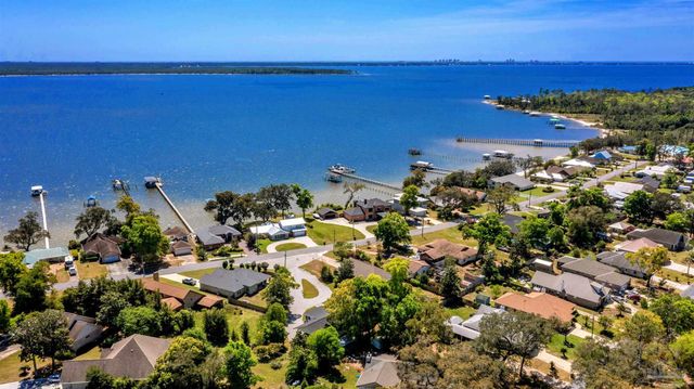2221 Club House Dr, Lillian, AL 36549