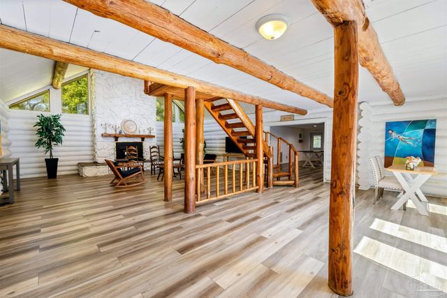 2221 Club House Dr, Lillian, AL 36549