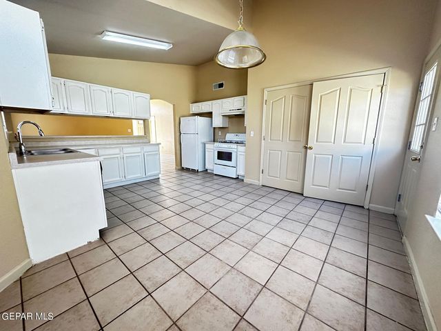 3683 PRAIRIE ROSE Street, El Paso, TX 79936