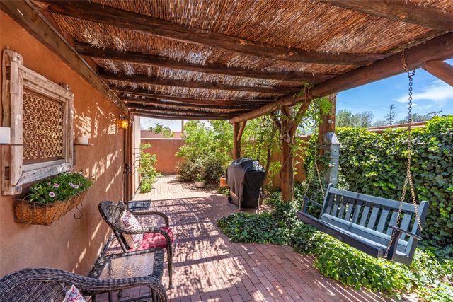 985 Agua Fria 101, Santa Fe, NM 87501