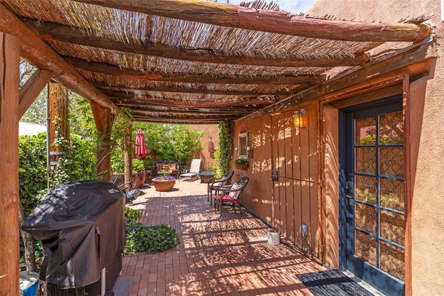 985 Agua Fria 101, Santa Fe, NM 87501