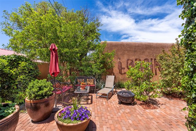 985 Agua Fria 101, Santa Fe, NM 87501