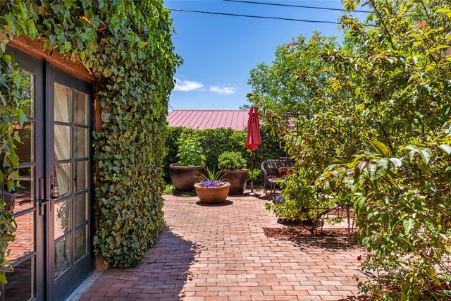 985 Agua Fria 101, Santa Fe, NM 87501