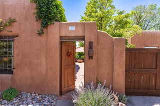 985 Agua Fria 101, Santa Fe, NM 87501