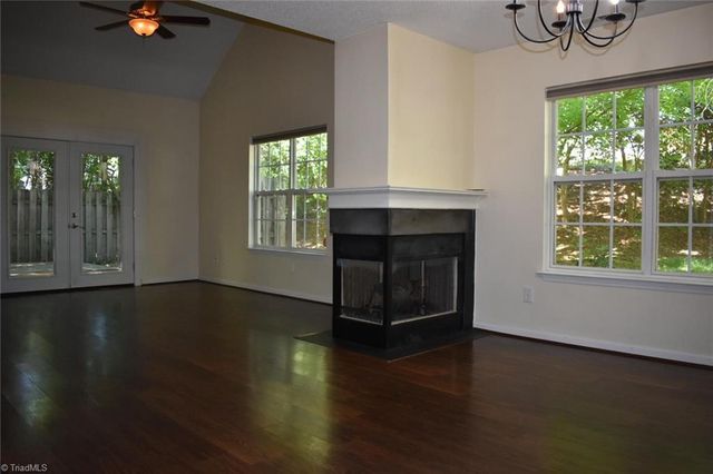 22 Pickwick Place, Greensboro, NC 27407