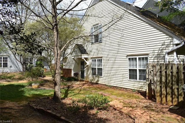 22 Pickwick Place, Greensboro, NC 27407
