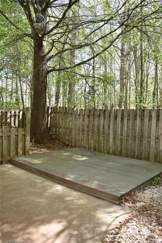 22 Pickwick Place, Greensboro, NC 27407