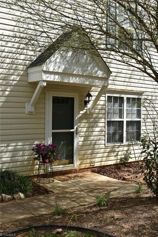 22 Pickwick Place, Greensboro, NC 27407