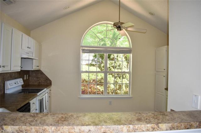 22 Pickwick Place, Greensboro, NC 27407