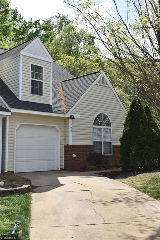 22 Pickwick Place, Greensboro, NC 27407
