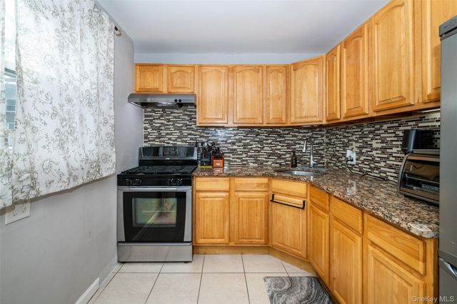 100 Hilltop Acres 100, Yonkers, NY 10704