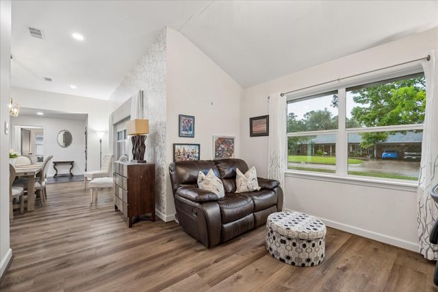 10322 Shadow Wood Drive, Houston, TX 77043