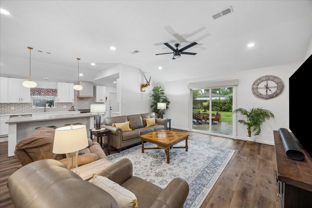 10322 Shadow Wood Drive, Houston, TX 77043