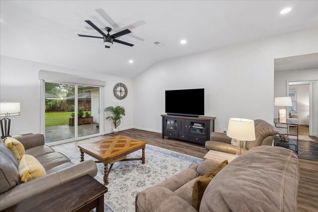 10322 Shadow Wood Drive, Houston, TX 77043