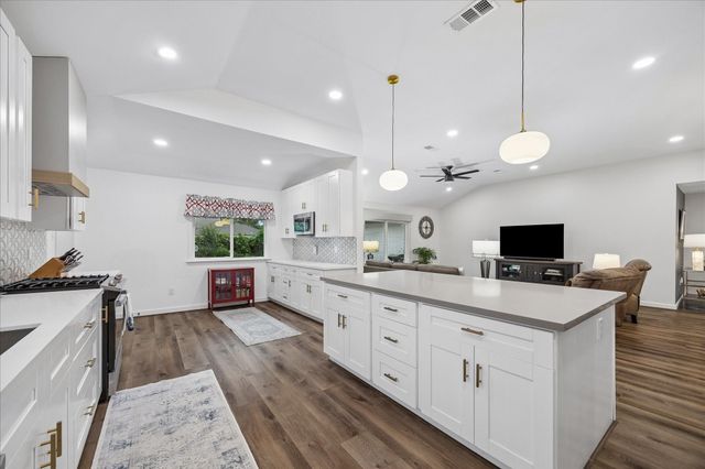 10322 Shadow Wood Drive, Houston, TX 77043