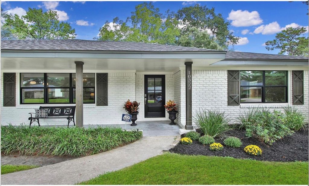 10322 Shadow Wood Drive, Houston, TX 77043