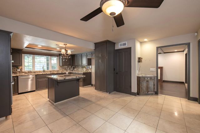 7402 N Benedict Avenue, Fresno, CA 93711