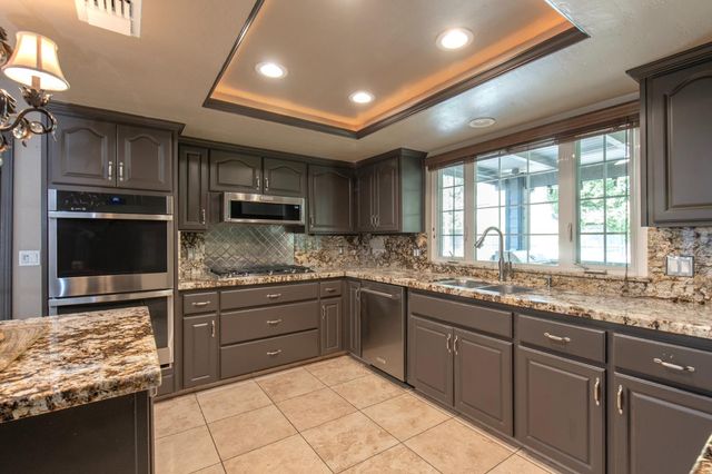 7402 N Benedict Avenue, Fresno, CA 93711