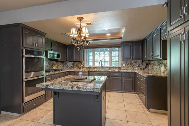 7402 N Benedict Avenue, Fresno, CA 93711