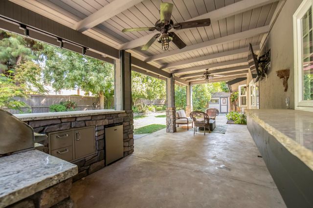 7402 N Benedict Avenue, Fresno, CA 93711