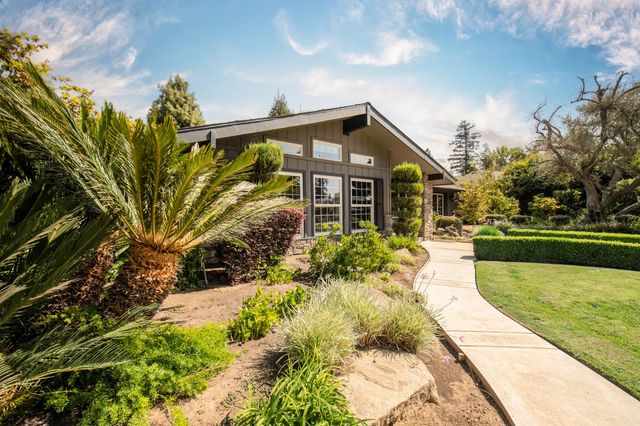 7402 N Benedict Avenue, Fresno, CA 93711