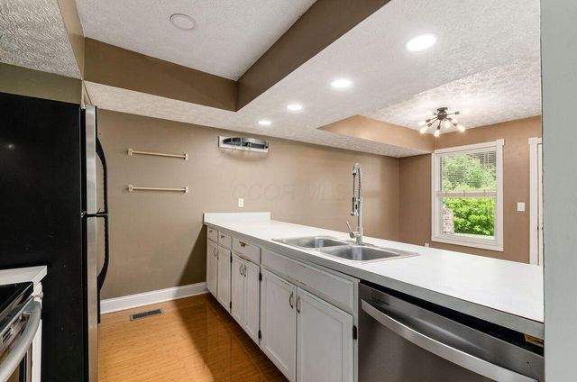 1684 Weather Stone Lane, Columbus, OH 43235