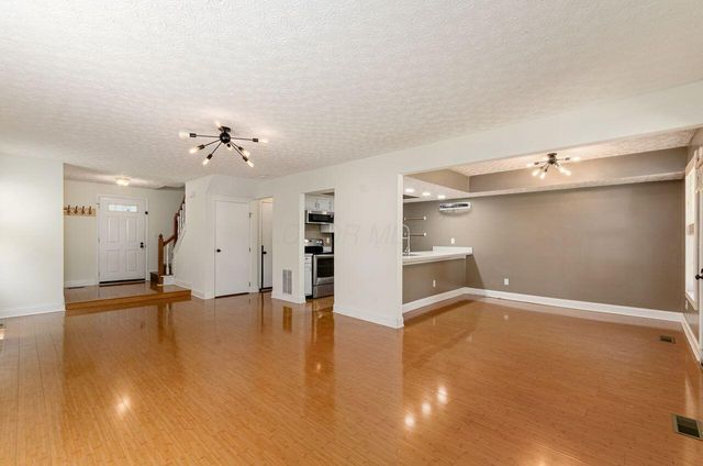 1684 Weather Stone Lane, Columbus, OH 43235