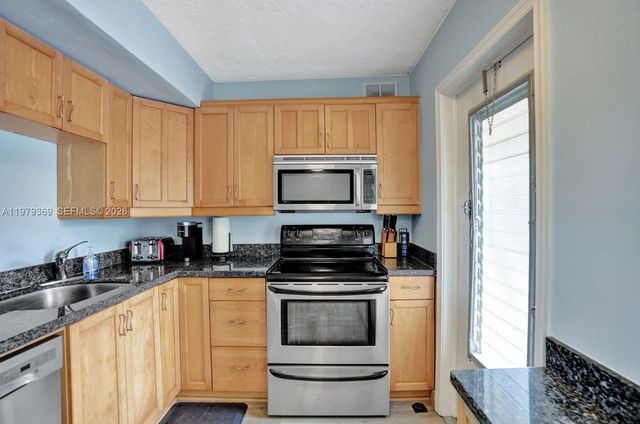 2651 S Course Dr 203, Pompano Beach, FL 33069