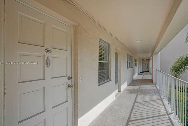 2651 S Course Dr 203, Pompano Beach, FL 33069