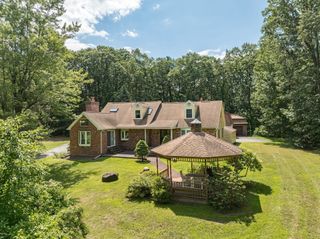98 Blossom Rd, West Springfield, MA 01089