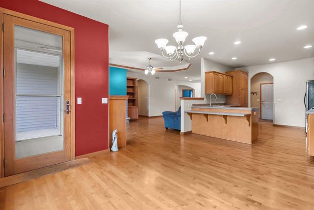 111 REGENT PLACE, Neenah, WI 54956