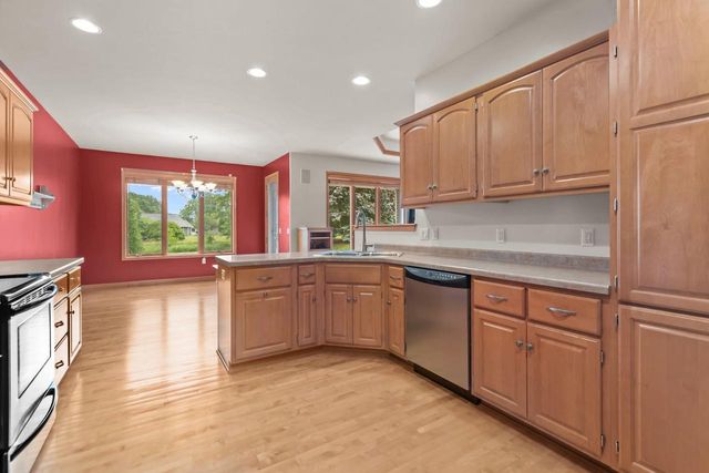 111 REGENT PLACE, Neenah, WI 54956