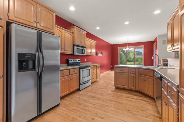 111 REGENT PLACE, Neenah, WI 54956